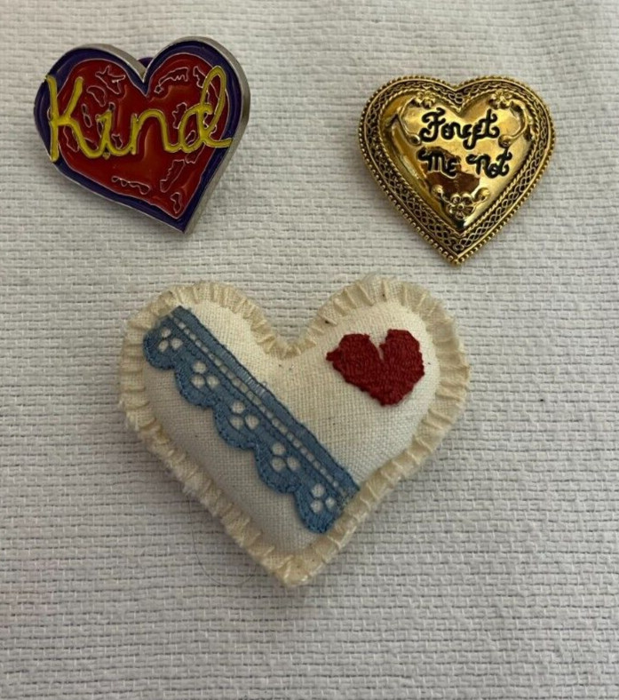 Lot of 3 Pinback Buttons Pins Hearts FORGET ME NOT Gold Tone KIND & Cloth