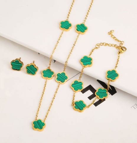 Small Fresh And Lovely Green Drop Gum Flower Gold Bracelet Jewelry