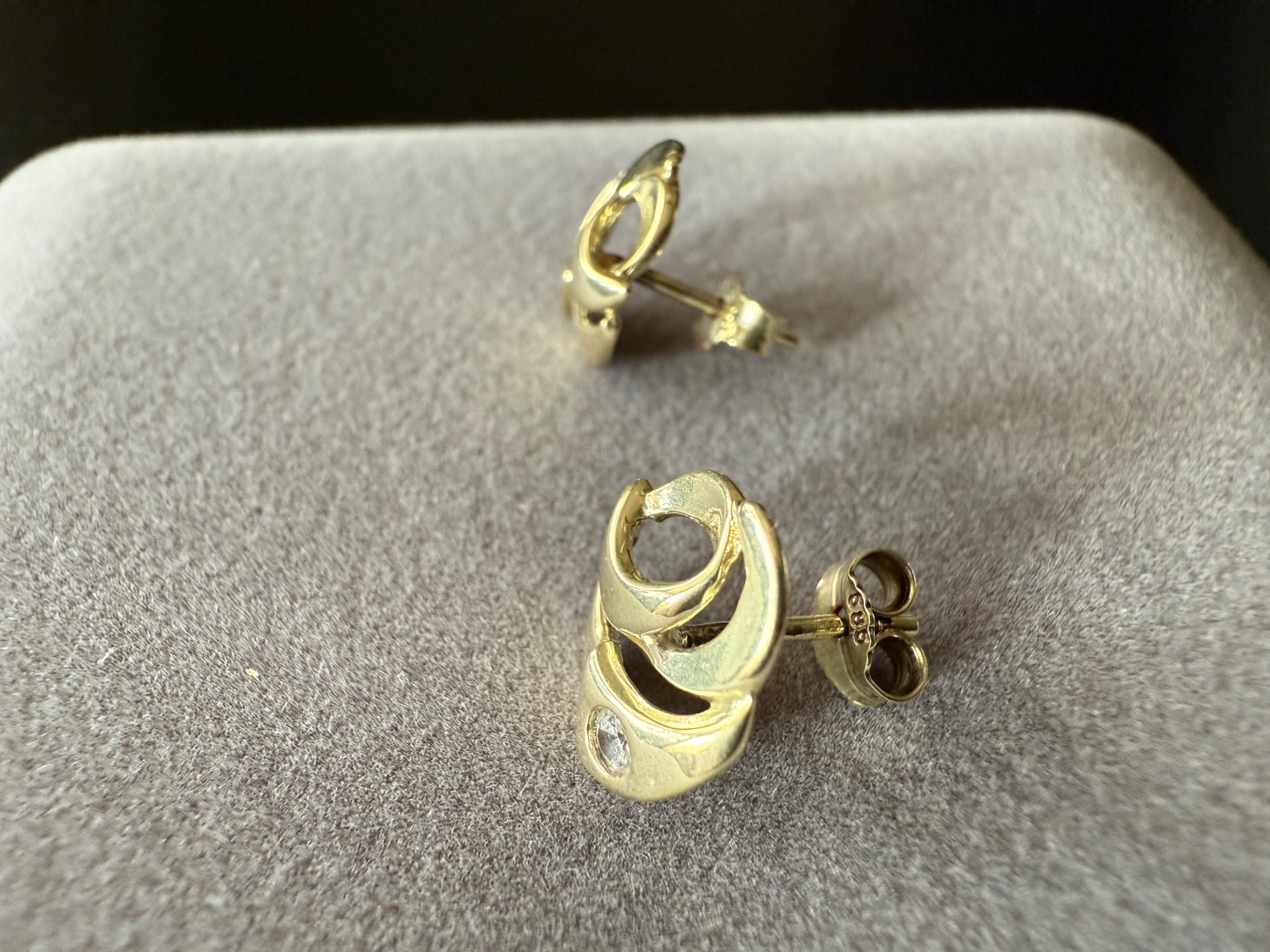 Stud earrings with 2 diamonds 585 Yellow gold