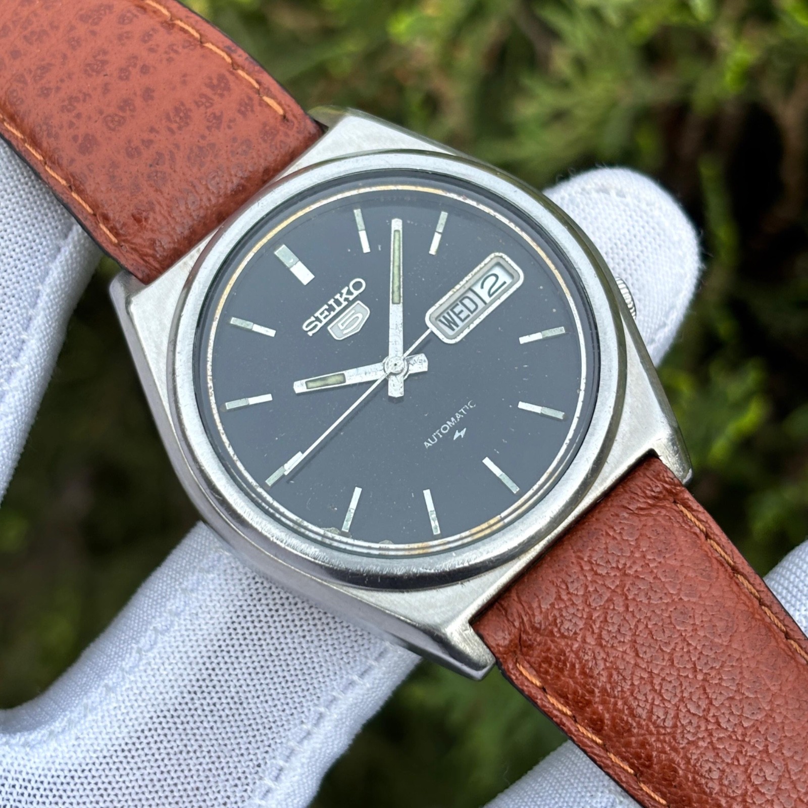 Vintage Seiko 5 Automatic Dress Formal Black Dial Japan Made Men Watch 7009-8760