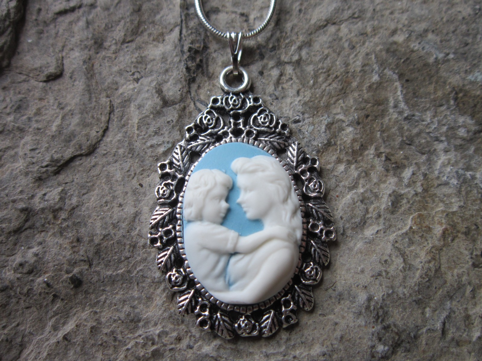 MOTHER AND CHILD CAMEO PENDANT NECKLACE – MOTHER’S DAY – MOTHER GIFT – B4