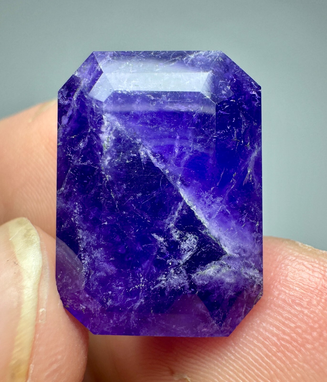 17 Carat Fluorescent Phosphorescent Tenebrescent Hackmanite Cut Gemstone.