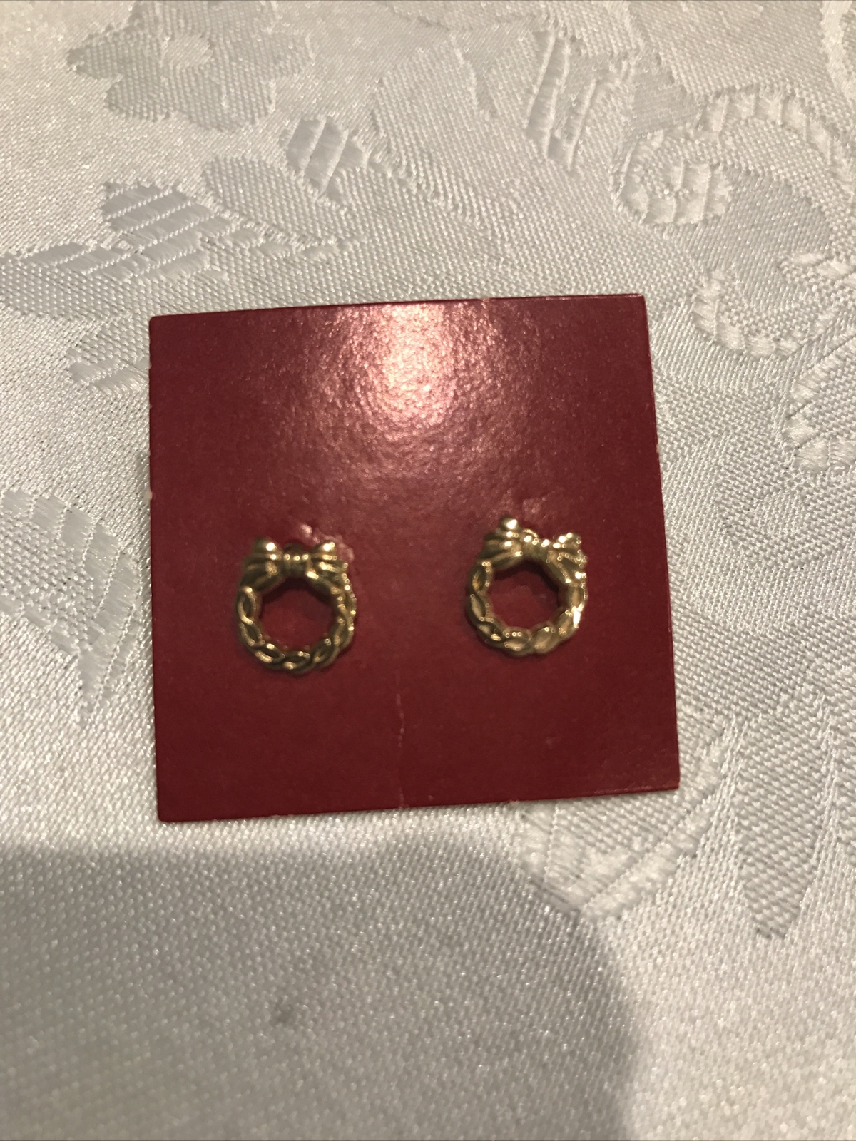 1982 Avon Wreath Earrings Pierced with Surgical Steel Posts NIB 1/4 inch wide