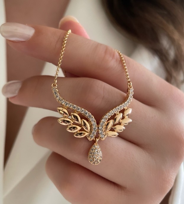 2Ct Round Cut Simulated Diamond Women’s Wing Pendant In 14K Yellow Gold Plated
