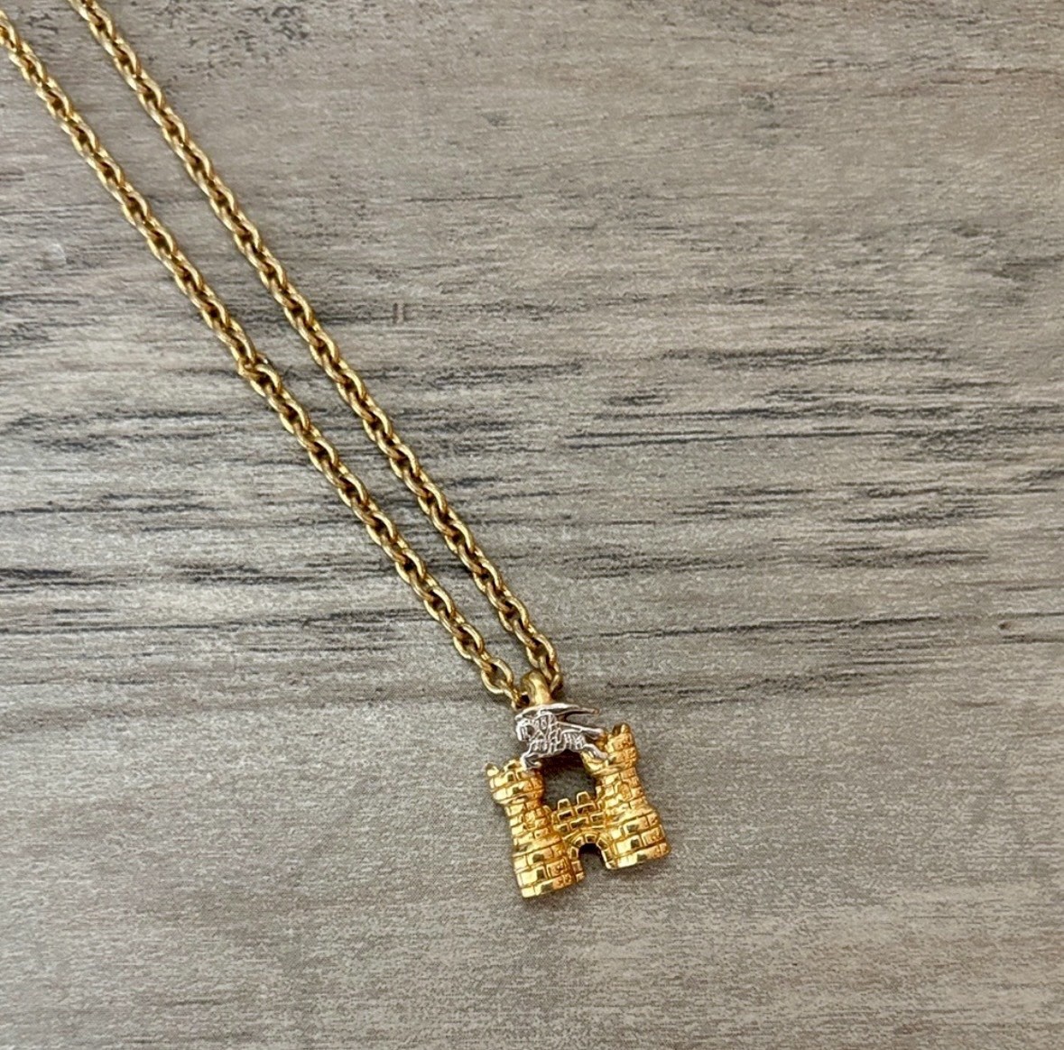 Burberrys Vintage Necklace With Prorsum Knight