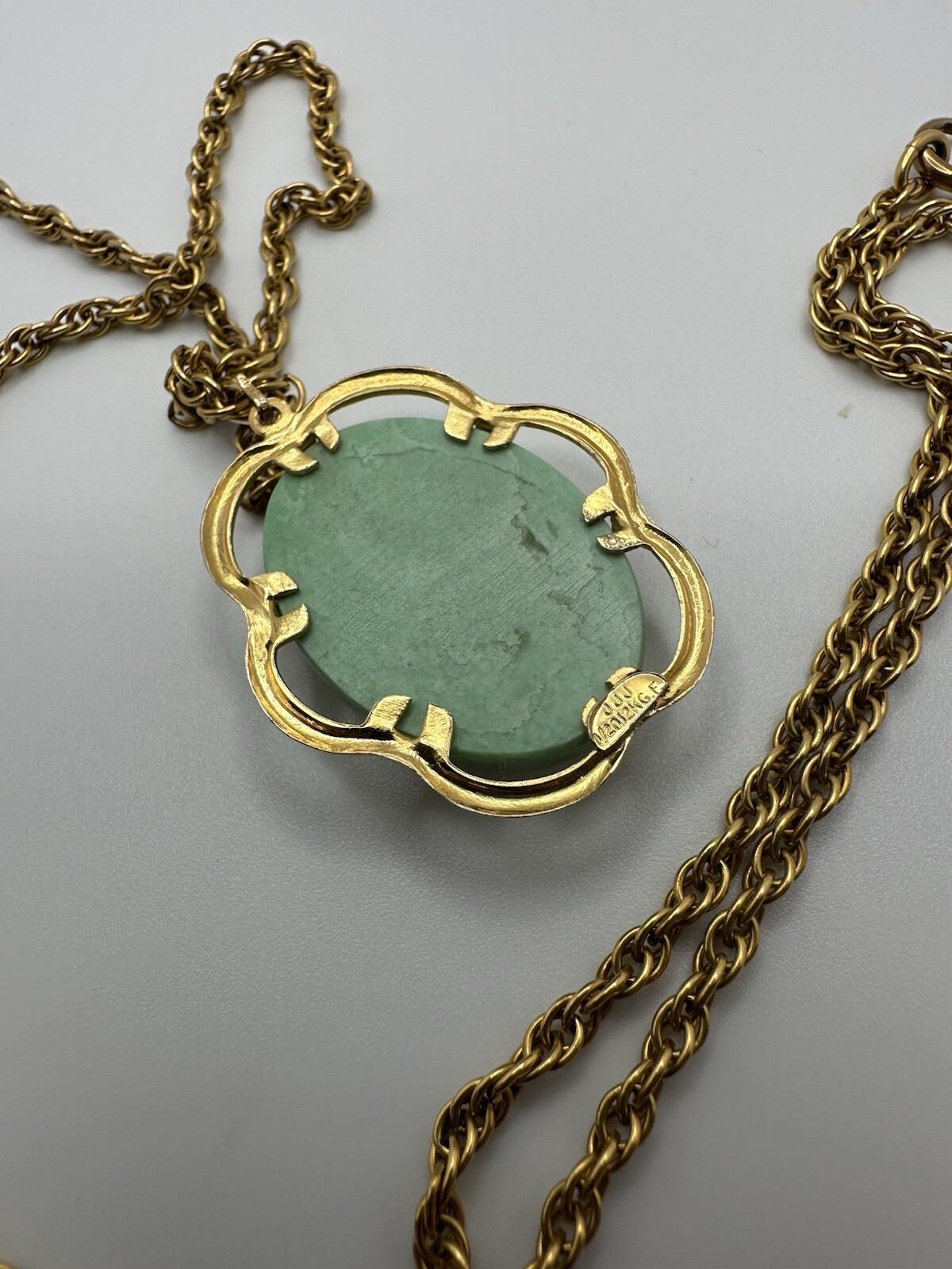 Vintage 12k GF Jade Pendant 3.6cm Necklace 29” X 3mm JB20