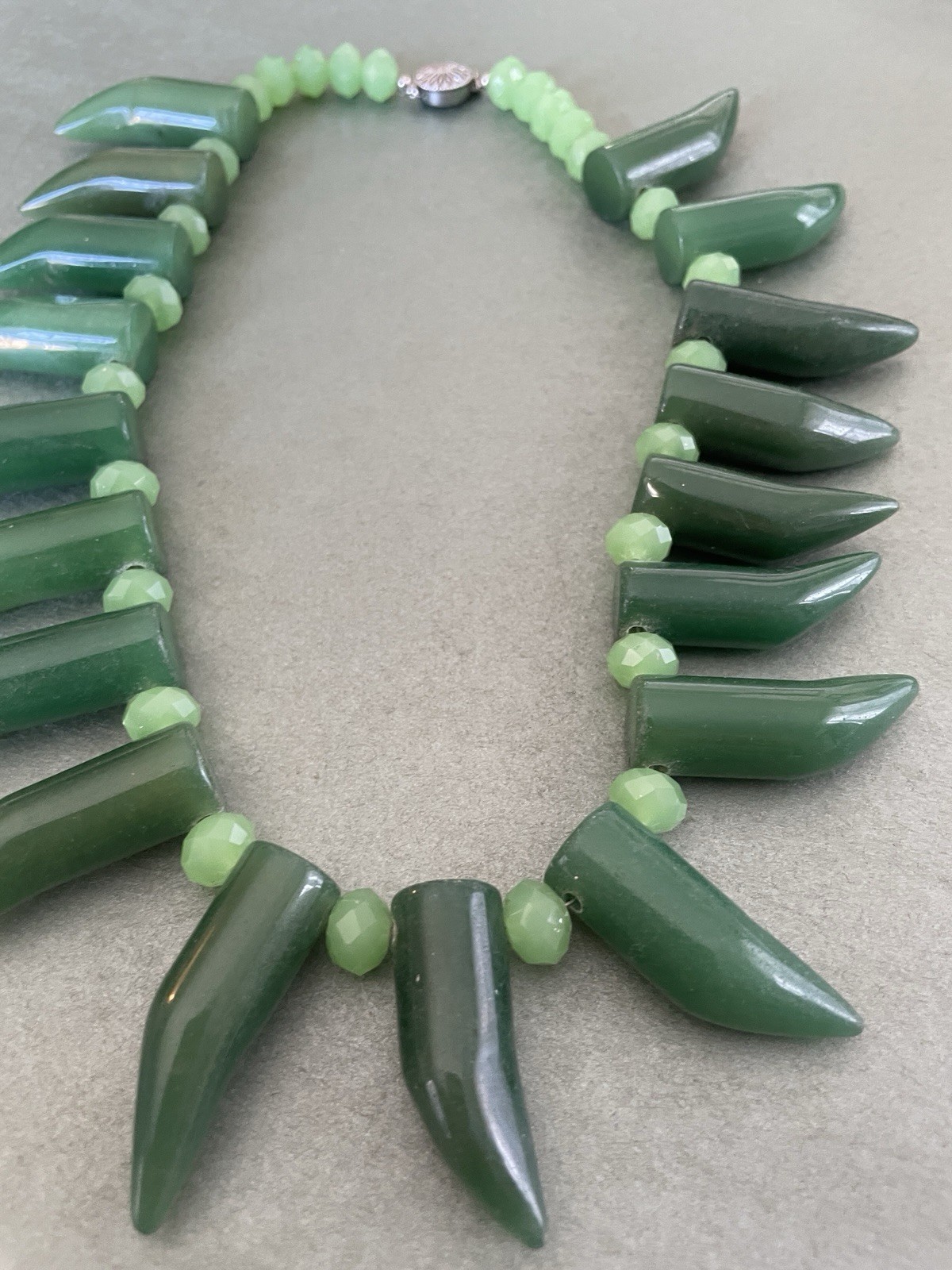 Jade Stone Beaded Statement Tooth Spike Necklace Silver-Tone Clasp 9 in