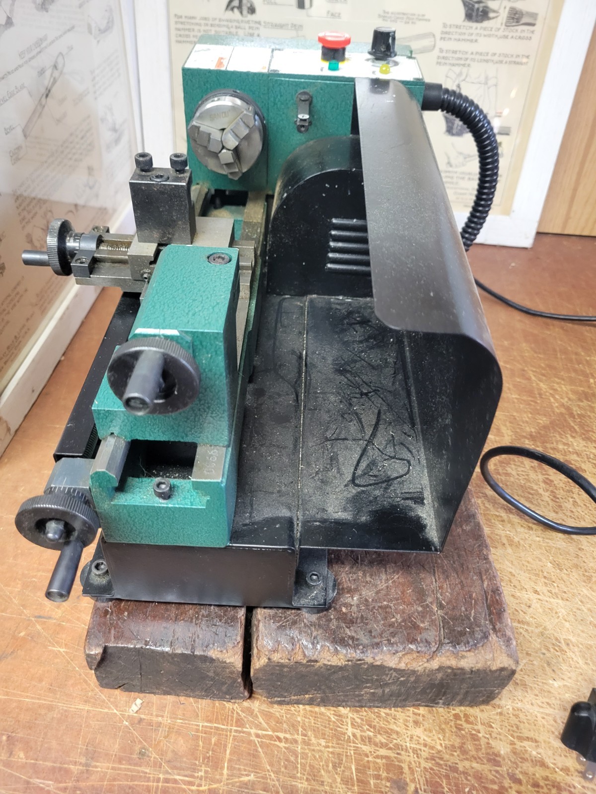 Grizzly G0745 Variable-Speed 4″x6″ Benchtop Metal Micro Lathe, Jewelers Lathe