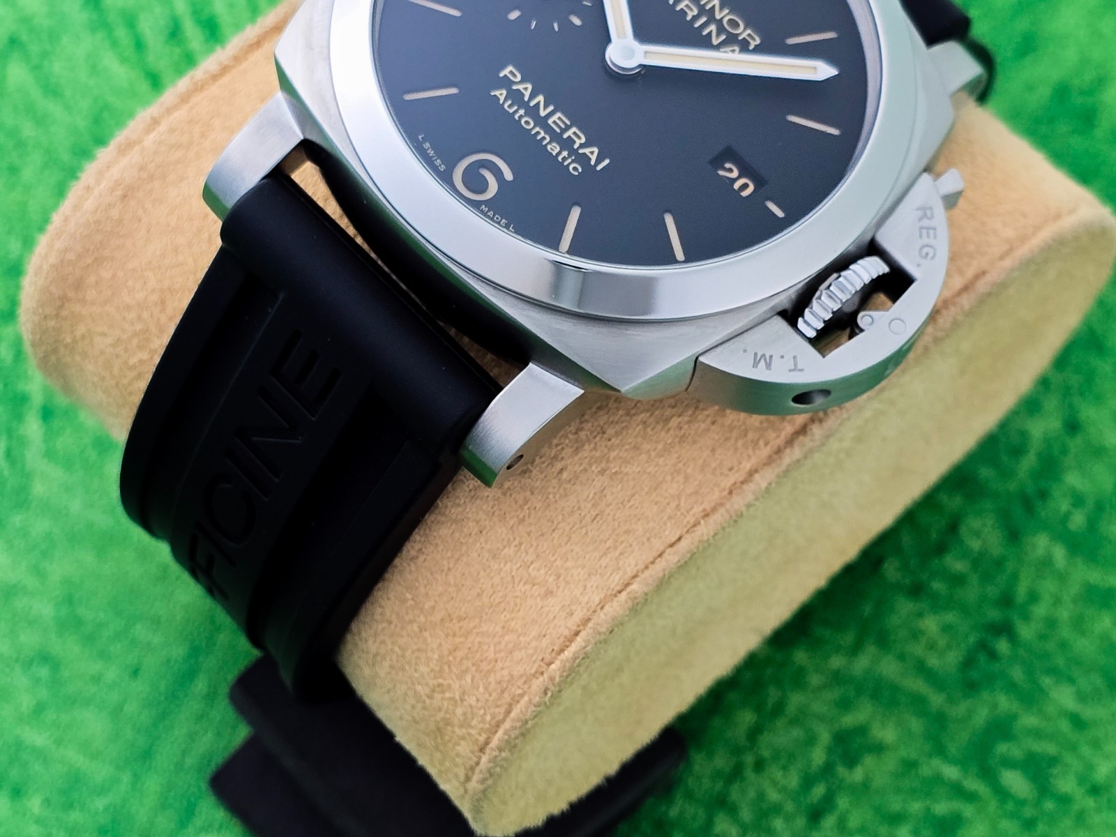 Panerai Luminor Marina 44 MM Black Dial on Black Rubber New Card 2020