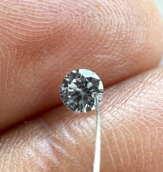 0.10Ct EF Color Drilled Round Cut Lab Grown Diamond for Jewelry Creation.