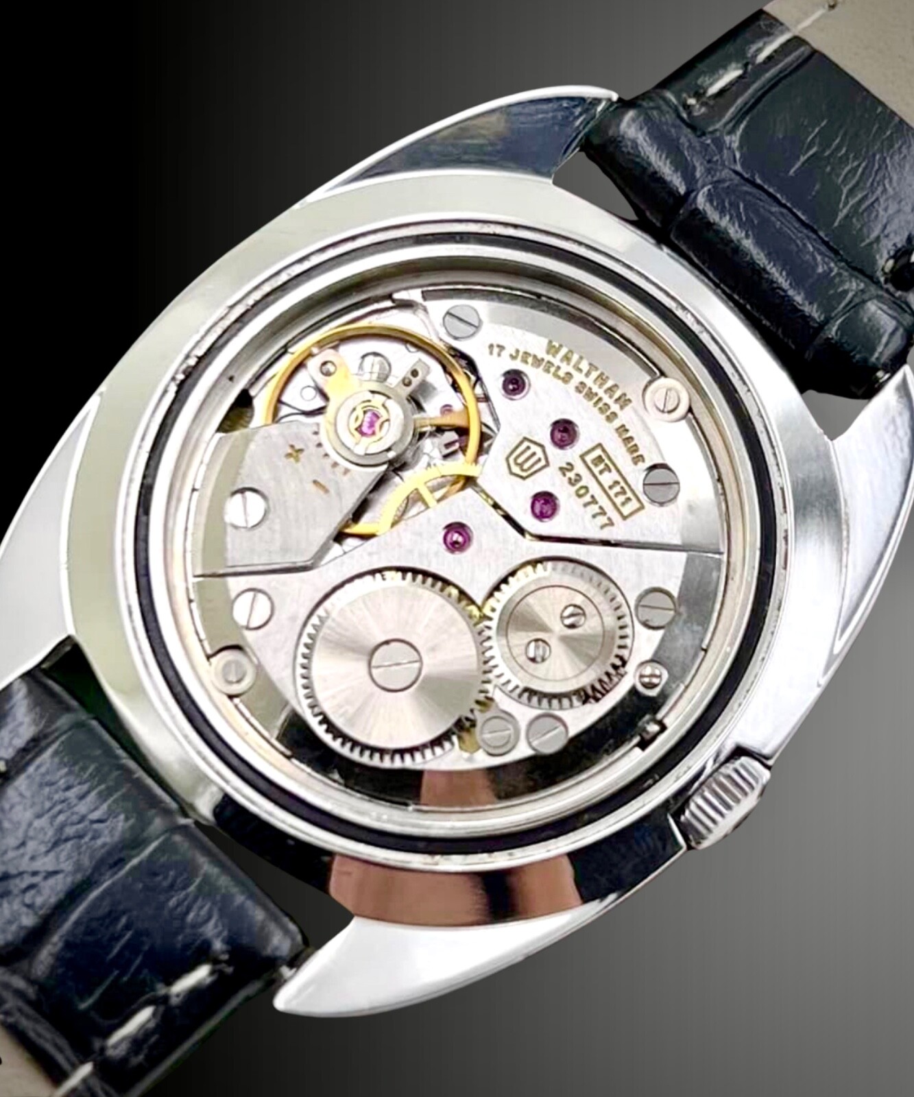Vintage And Rare WALTHAM Maxim VIP Hand-Winding Unisex watch. 17 Jewels.
