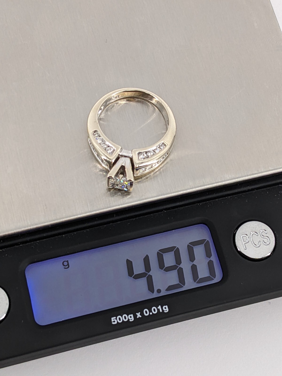 14KT White Gold 4.90 Grams Diamond Engagement Ring (1cttw Approx.) Size 4.5