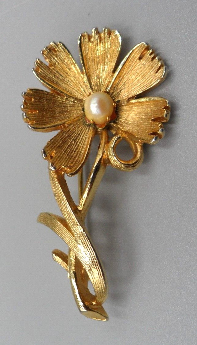 Daisy Flower Brooch Genuine Seed Pearl Chased Gold Tn Cosmos 1960s Vintage 1.75″