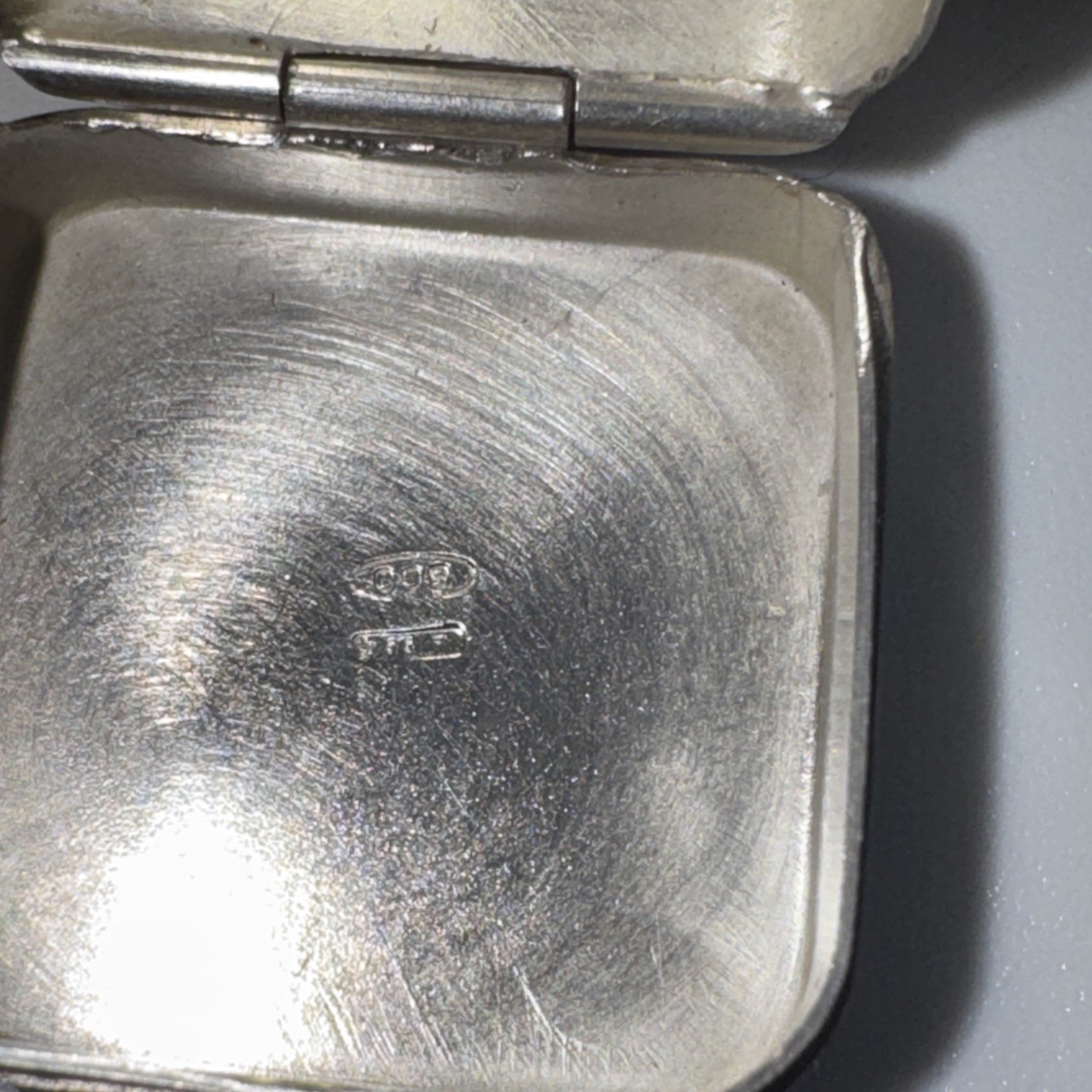 800 Silver Pill Box