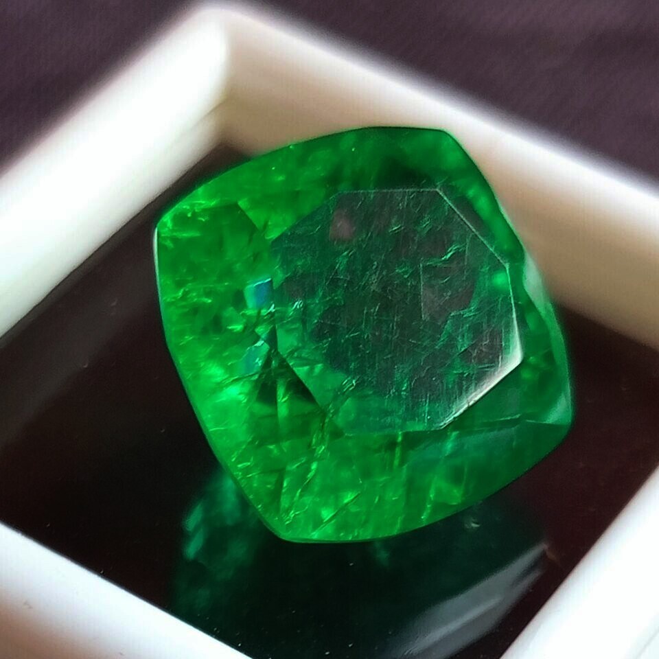 Flawless Natural 9.55 Ct Colombian Green Emerald Certified Cushion Cut Gemstone