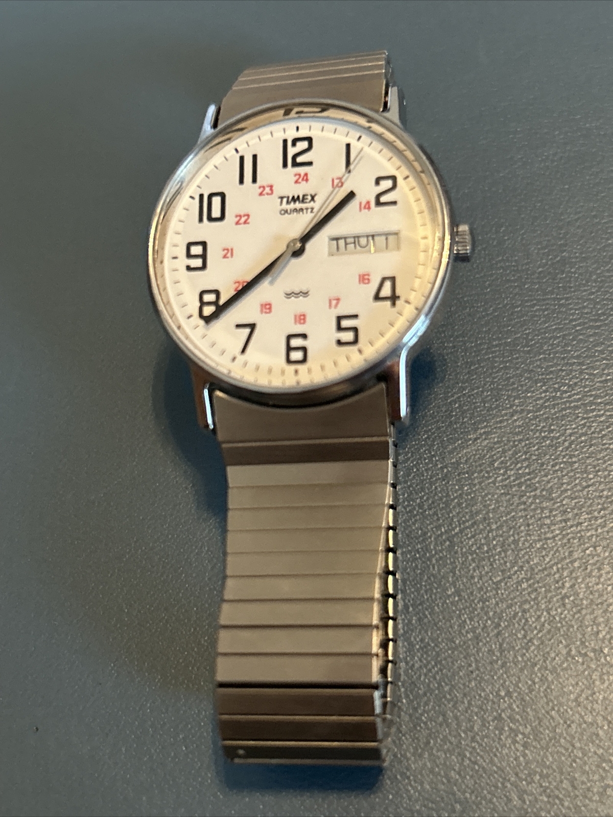 Timex Quartz Watch Mens Easy Read Large Number Stretch Bracelet Indiglo Day Date
