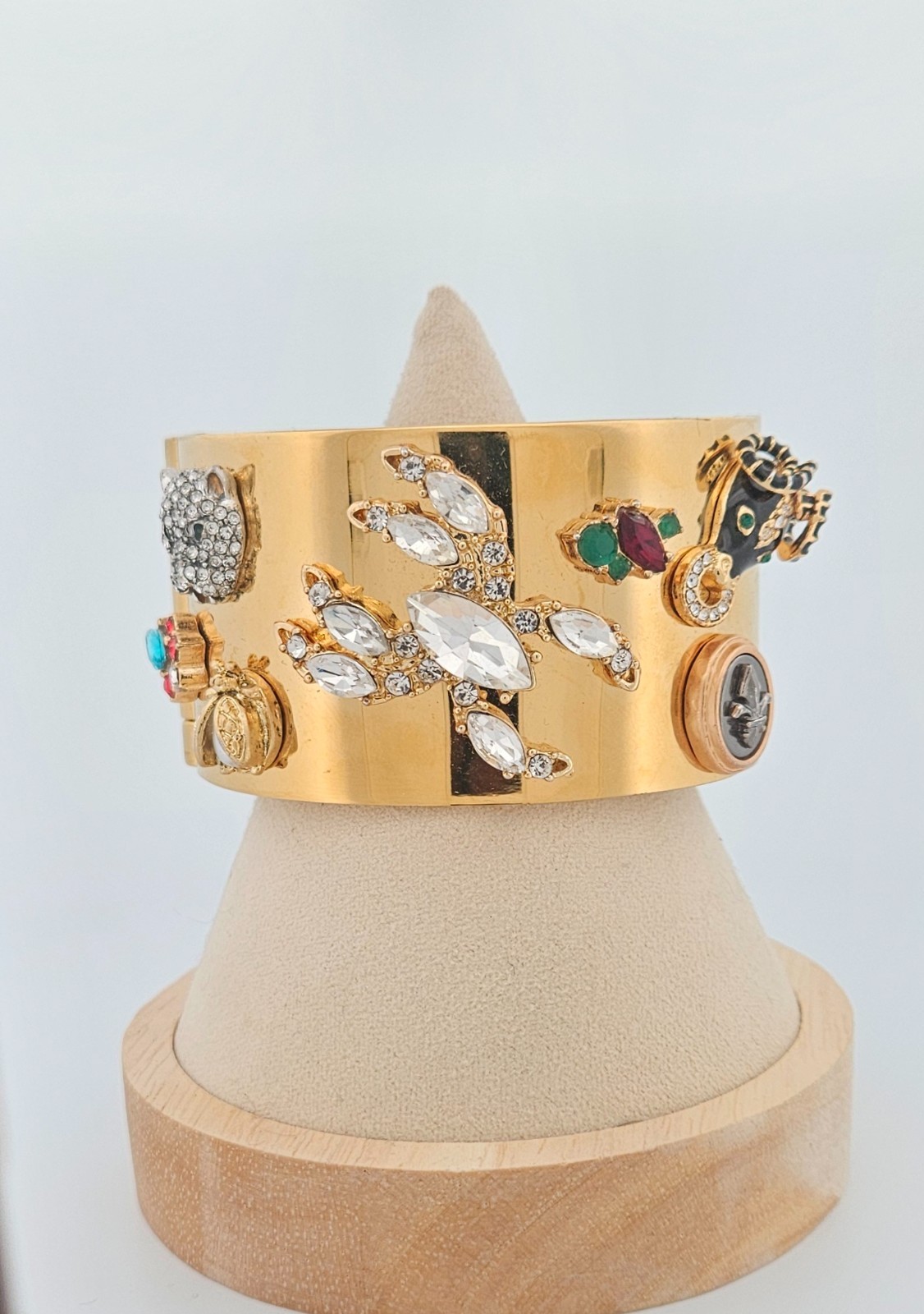 Cabi Secret Garden wide band gold tone rhinestone hinged bangle bracelet 6″