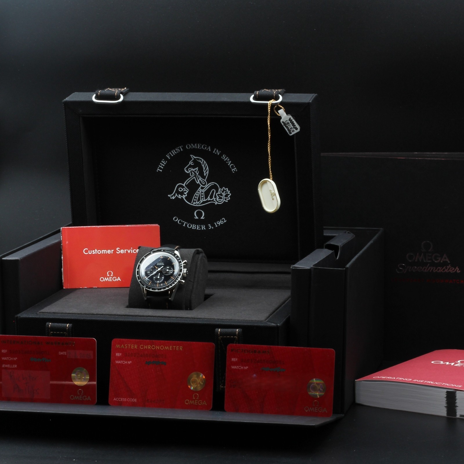 2025 Omega Speedmaster First Omega in Space FOIS 310.32.40.50.06.001 🌙