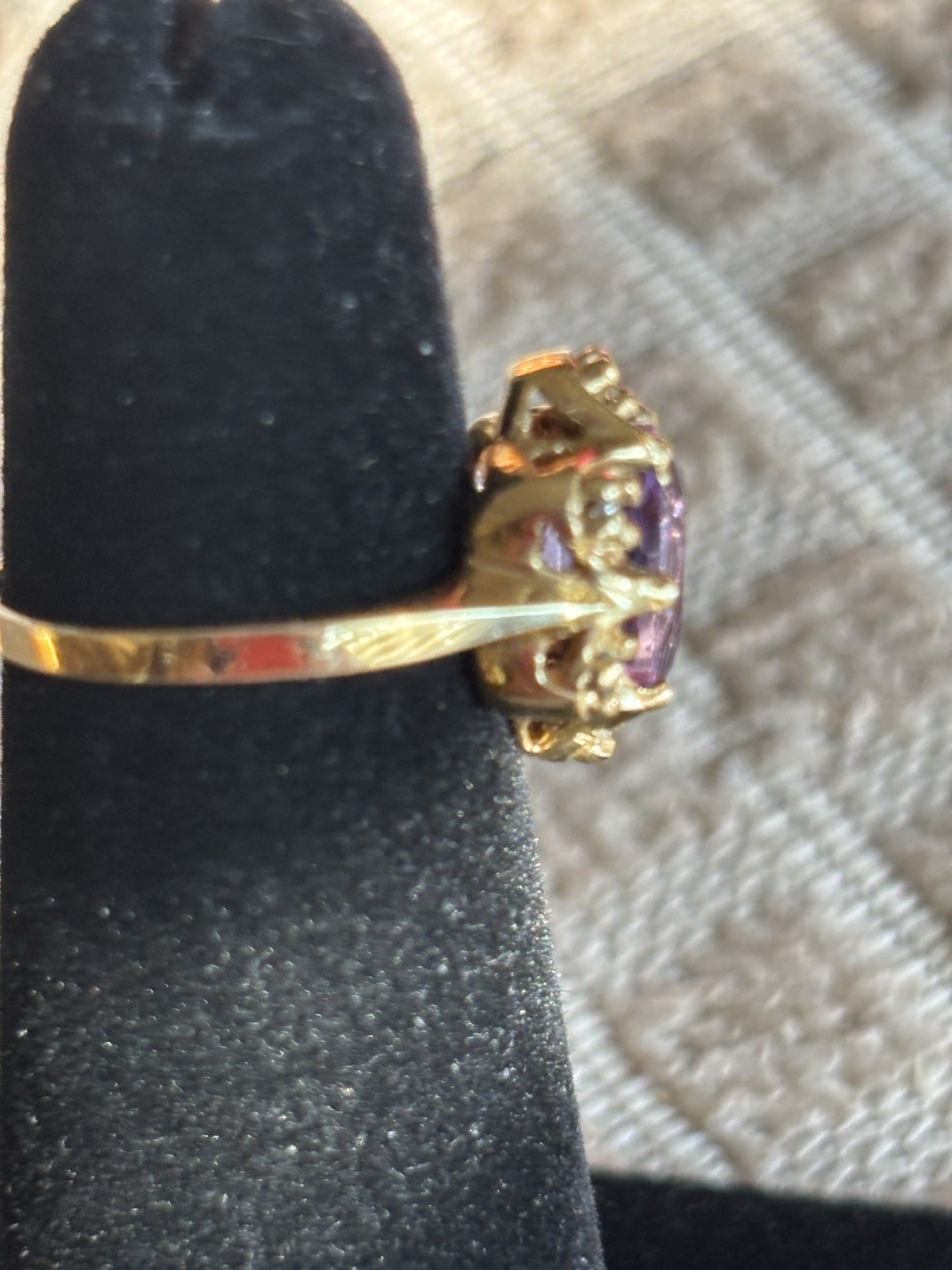 Amethyst Gemstone Gold Ring Diamonds 2.91 Grams