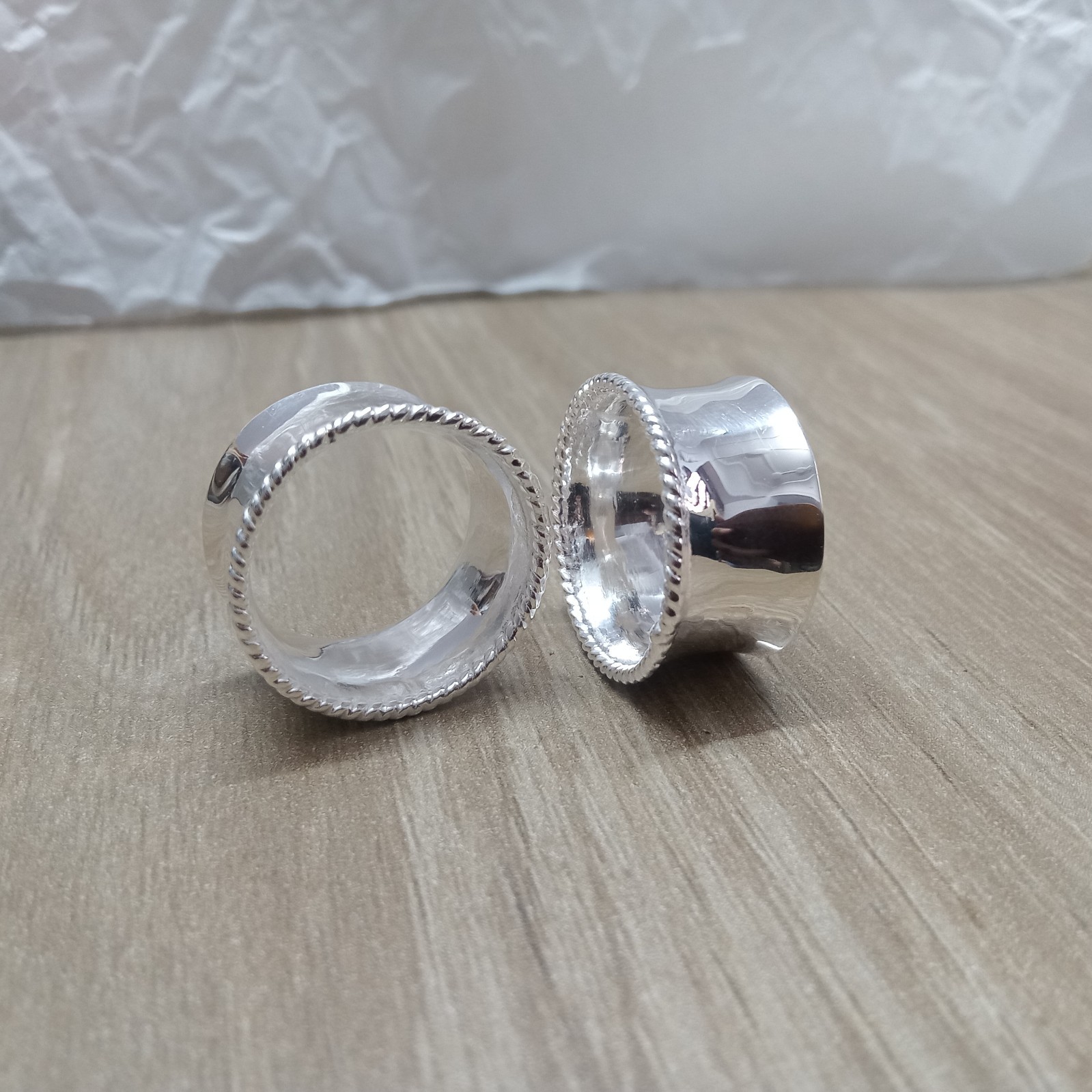A Pair Of Silver Tunnel Double Flare Ear Textured Plugs Earring Earlets Gauges