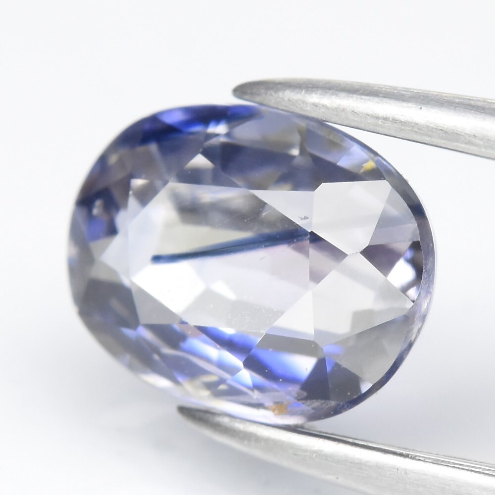 💎 1.10ct 6.8×5.3mm VS Oval Tri Color Sapphire – Unheated, Mozambique Gem