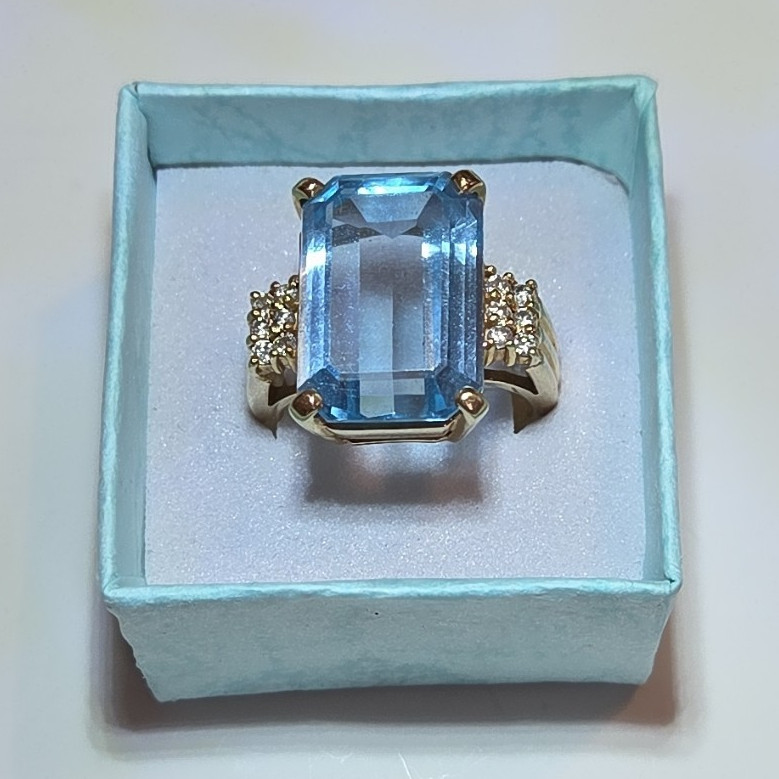 14k Gold Emerald-Cut 12.5-14.5ct Blue Topaz Ring w/ Diamond Accents Size 7.75