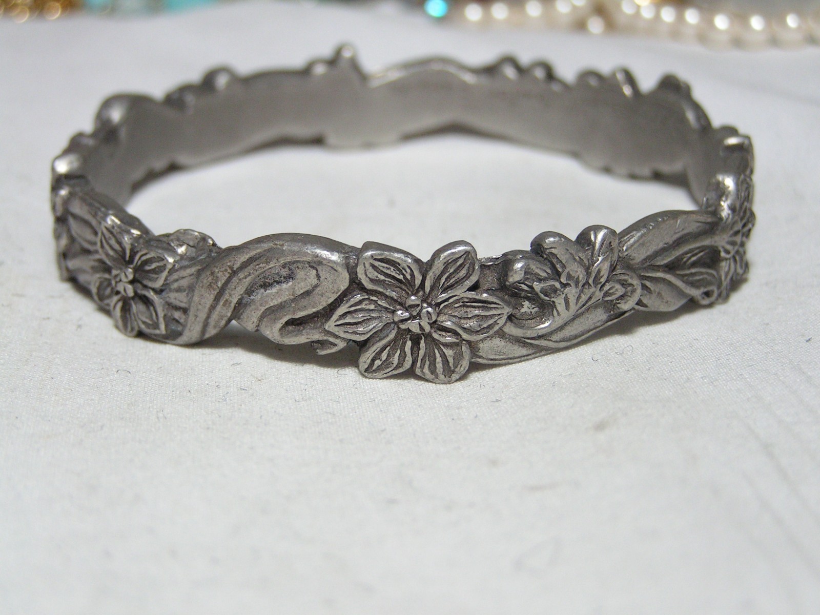 …Vintage SEAGULL PEWTER Flowers & Leaves Floral Bangle Bracelet…