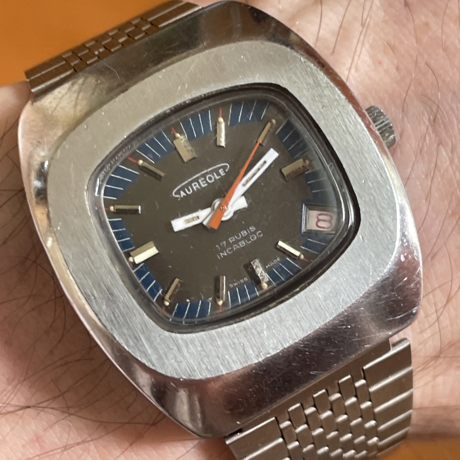 VINTAGE STAINLESS STEEL MEN’S SWISS WATCH AUREOLE DATE AT 4 Manual wind