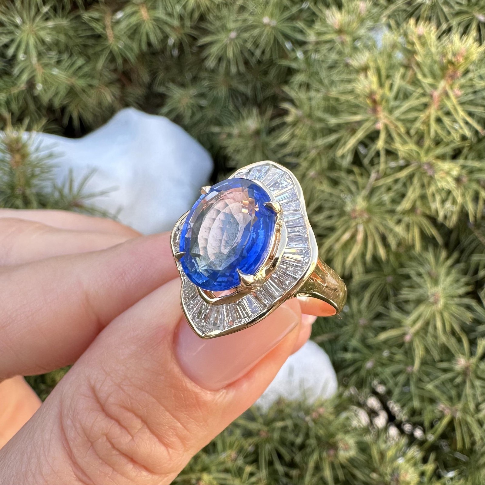 18k Yellow Gold 7.83ct GIA Large Oval Sapphire & Baguette Diamond Ballerina Ring