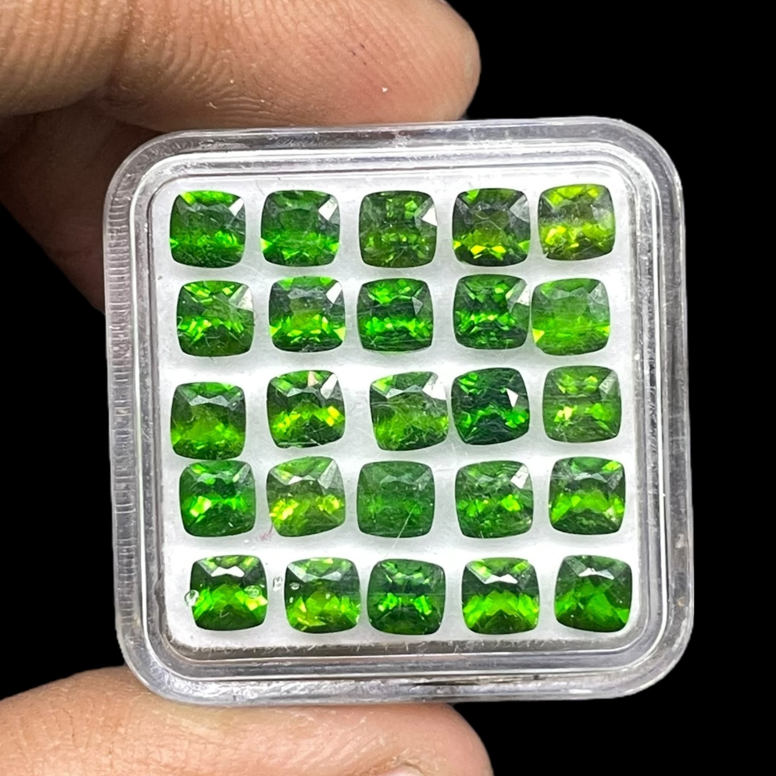 25 Pcs Natural Chrome Diopside 4x4mm Cushion Cut Vivid Green Loose Gemstones Lot