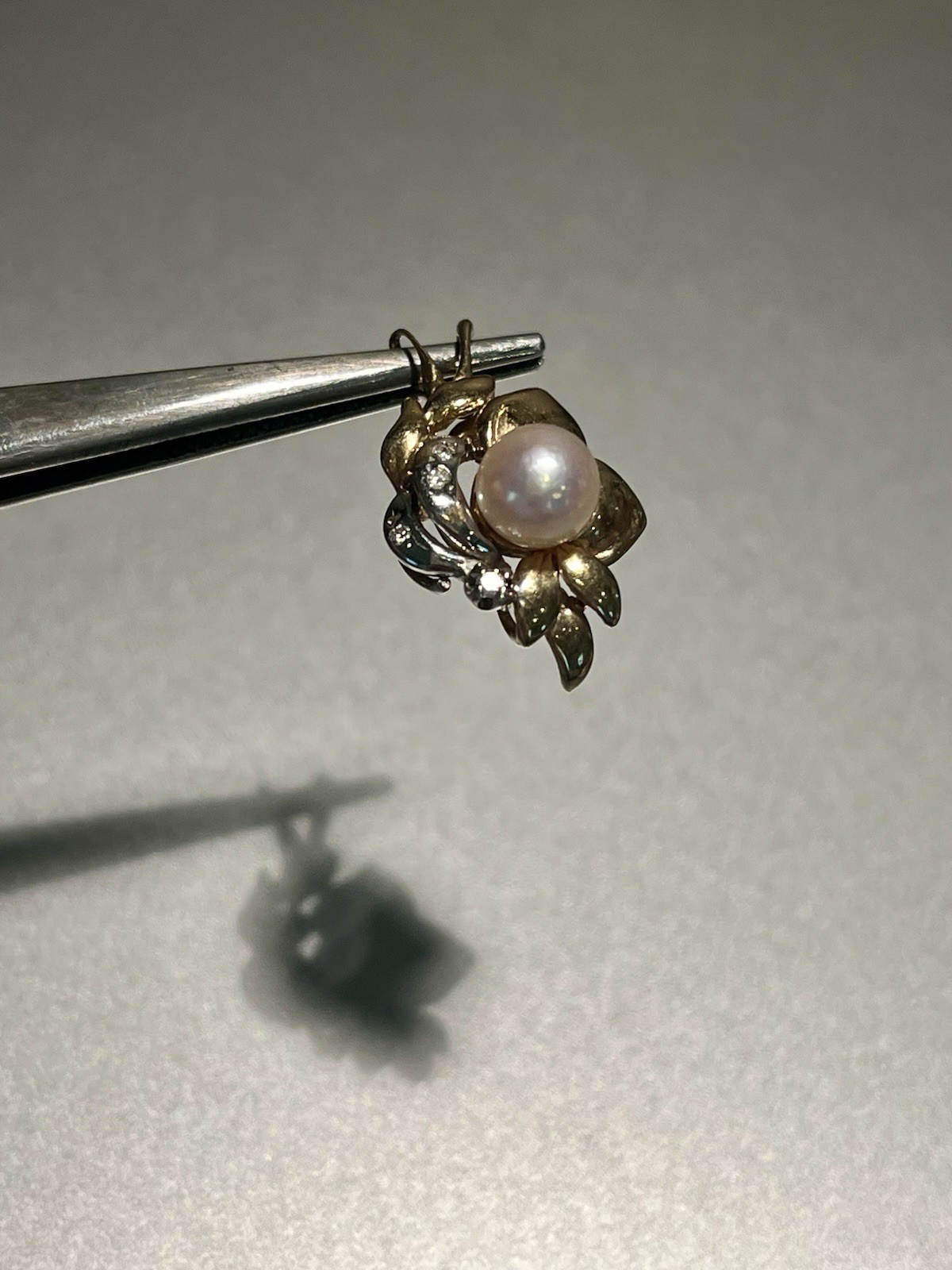 14k Yellow and White Gold Pearl and Diamond Pendant 2.41gr 1 X1/2 Inch Vintage