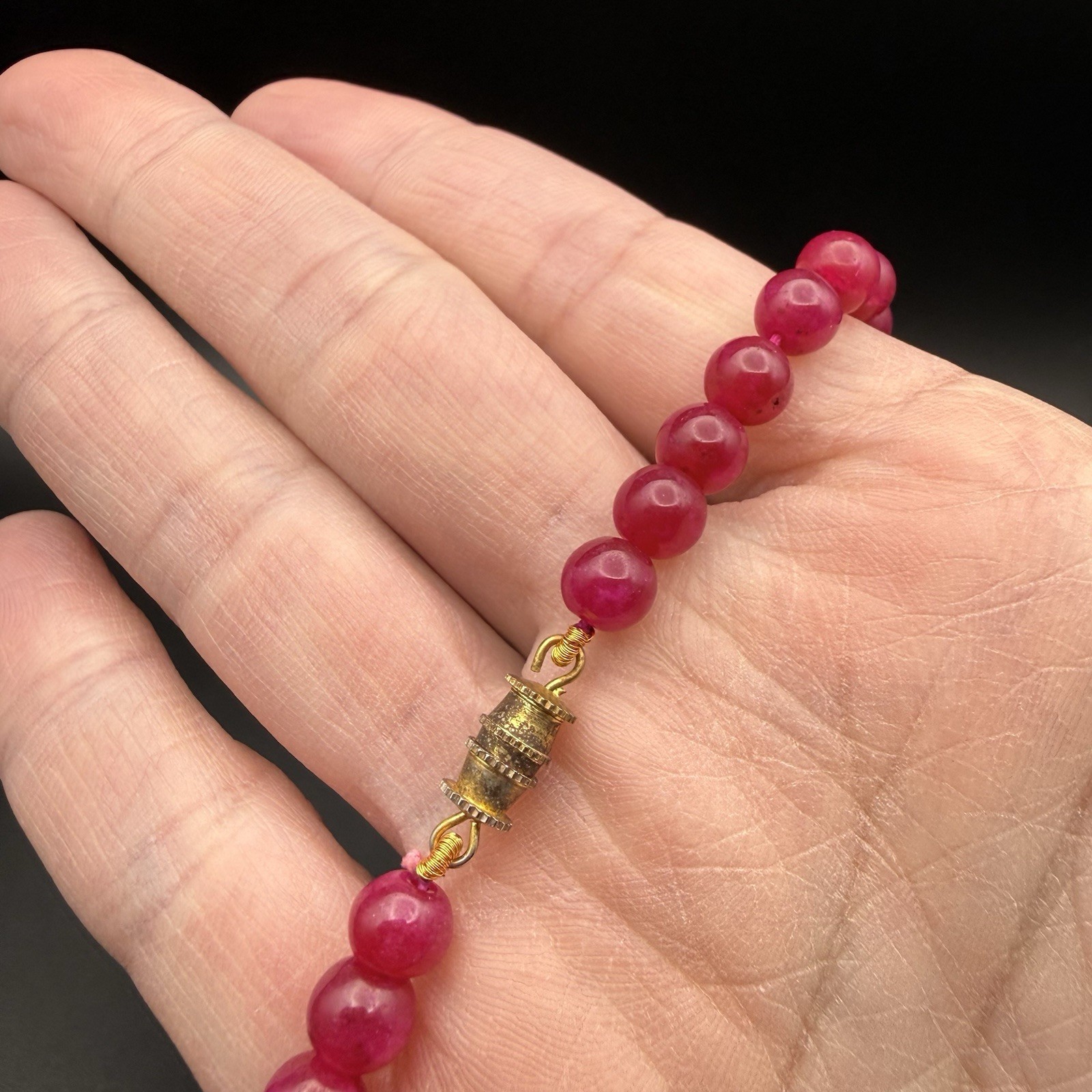 Vintage Raspberry Pink Dyed Jade Quartz Beaded Necklace Fuchsia 22″ Barrel Clasp