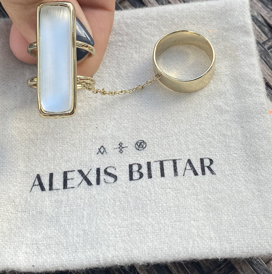 100% Authentic Alexis Bittar Elongated Silver Lucite Double Band Ring Size 7ish