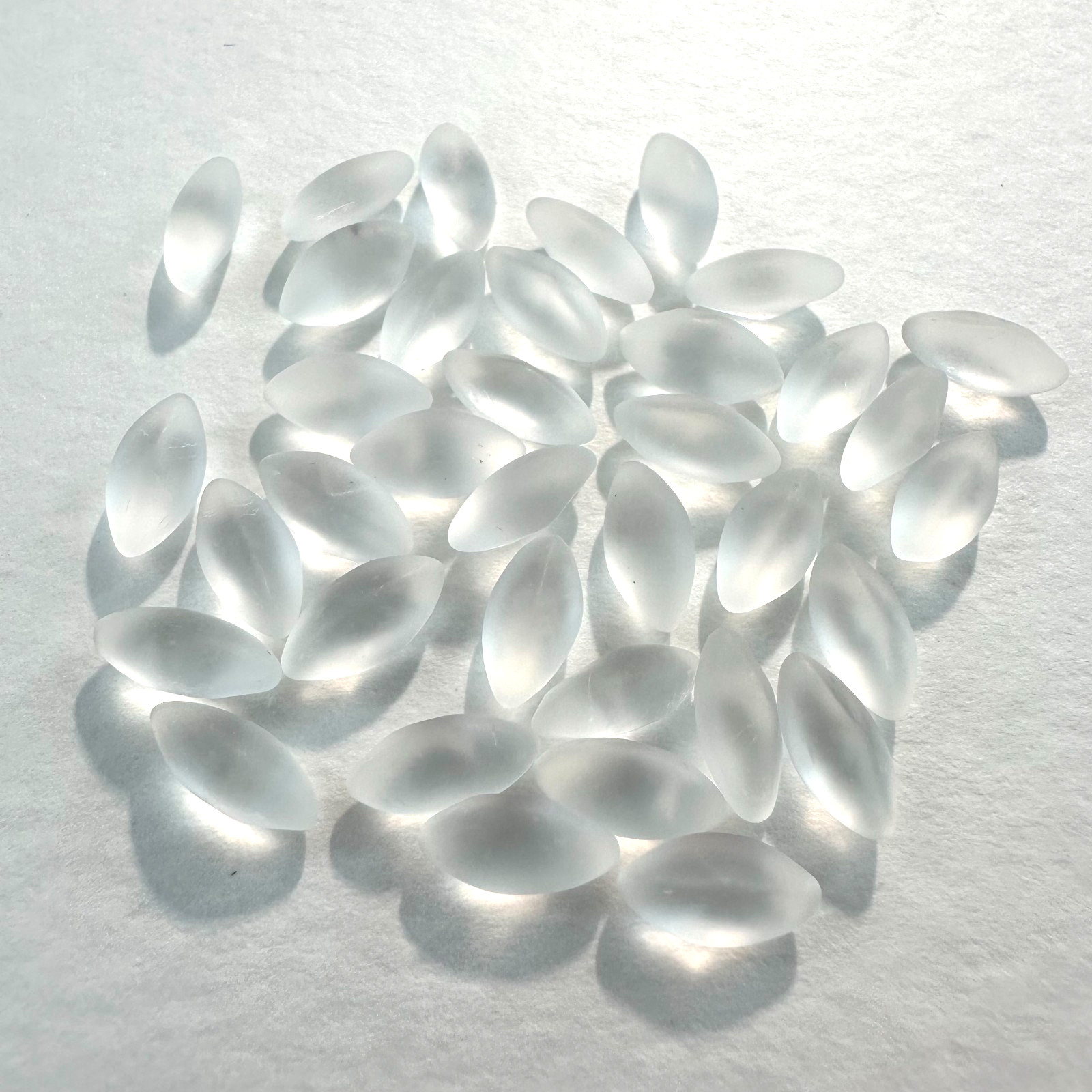 G77 Vintage glass navettes 10x5mm white matte cabochon top unfoiled (36)