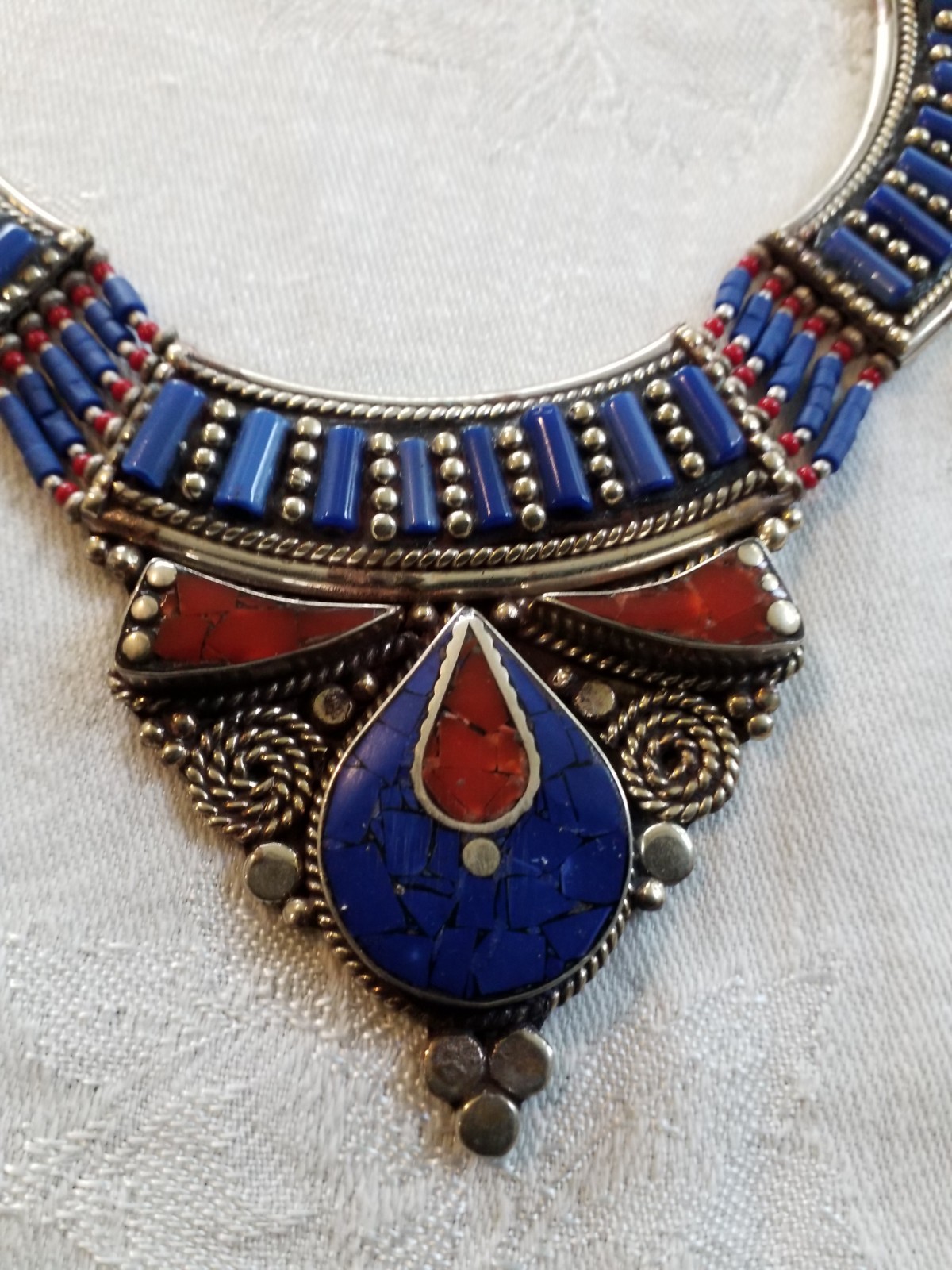 ETHNIC STUNNING NECKLACE