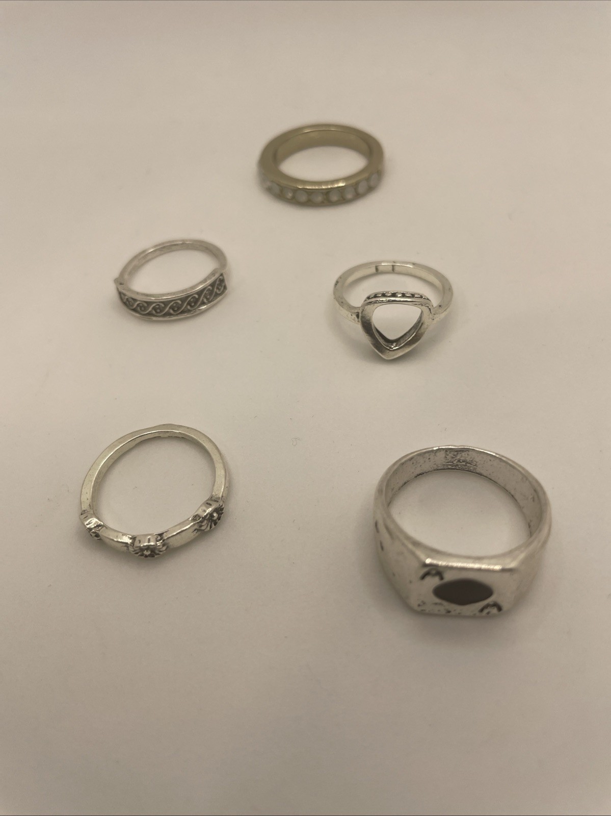 Lot of 5 Silvertone & Black, Faux Pearl, Floral, Boho Retro Rings Varies Sizes