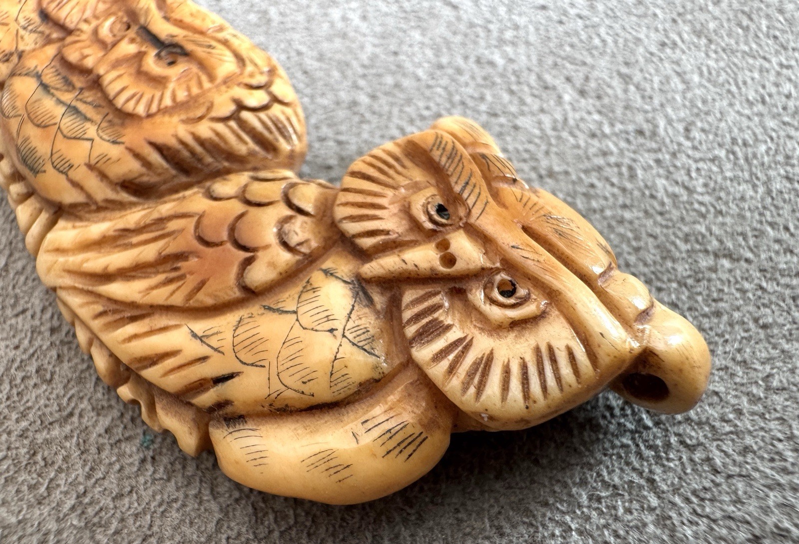 Vtg 4 OWLS PENDANT Handcarved Bovine Bone 3.5″ Long with Hanging Holes on Ends