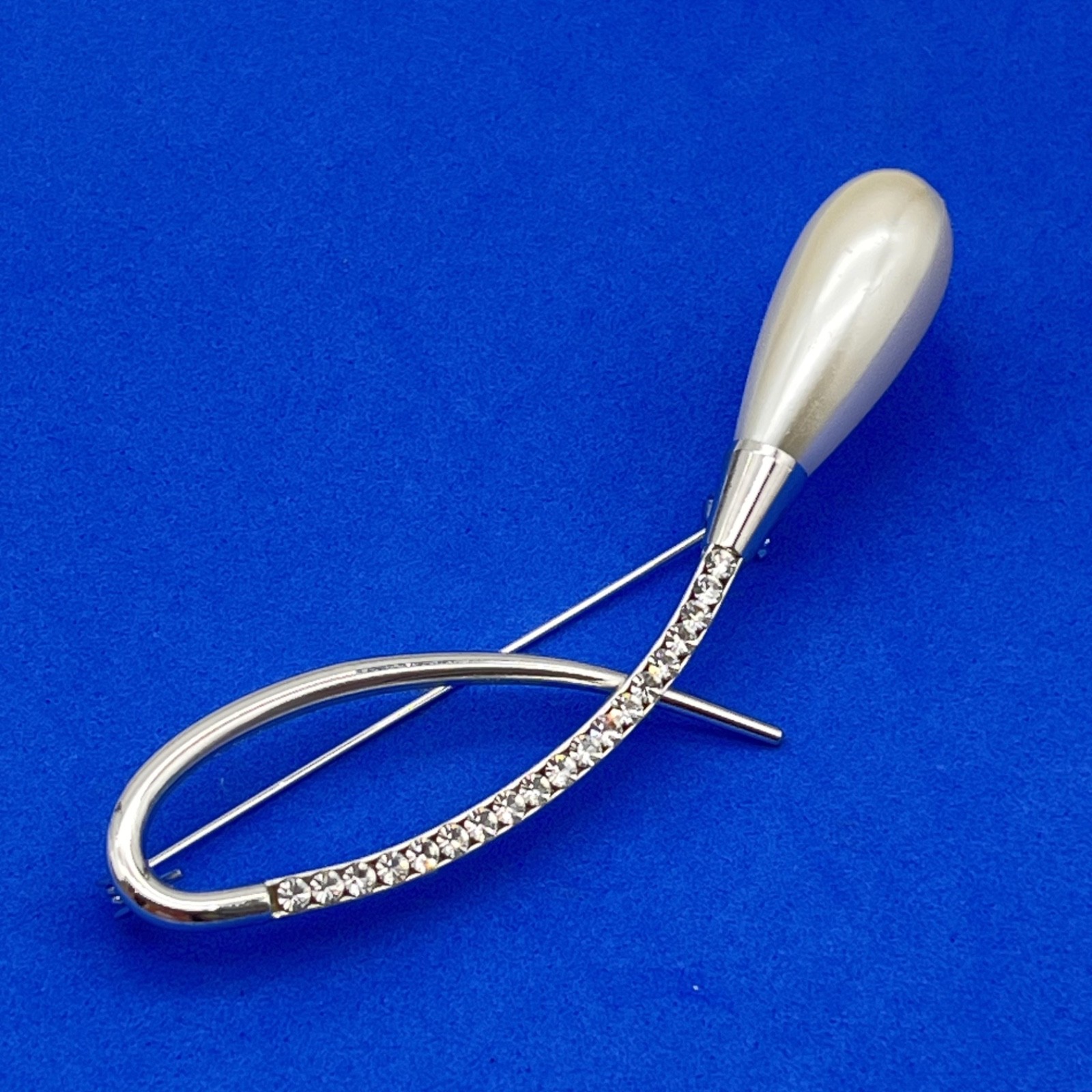 Vintage Faux Pearl Teardrop Swirl Brooch Rhinestones Silver Tone LARGE 3.5″