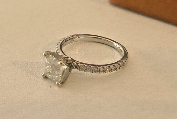 14K White Gold Diamond Ring 2.4 Grams Size 4.75