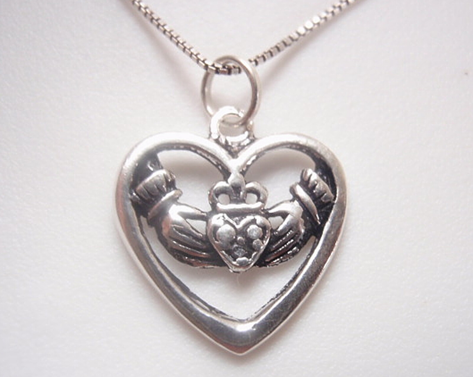 Celtic Claddagh in Heart 925 Sterling Silver Necklace love loyalty friendship