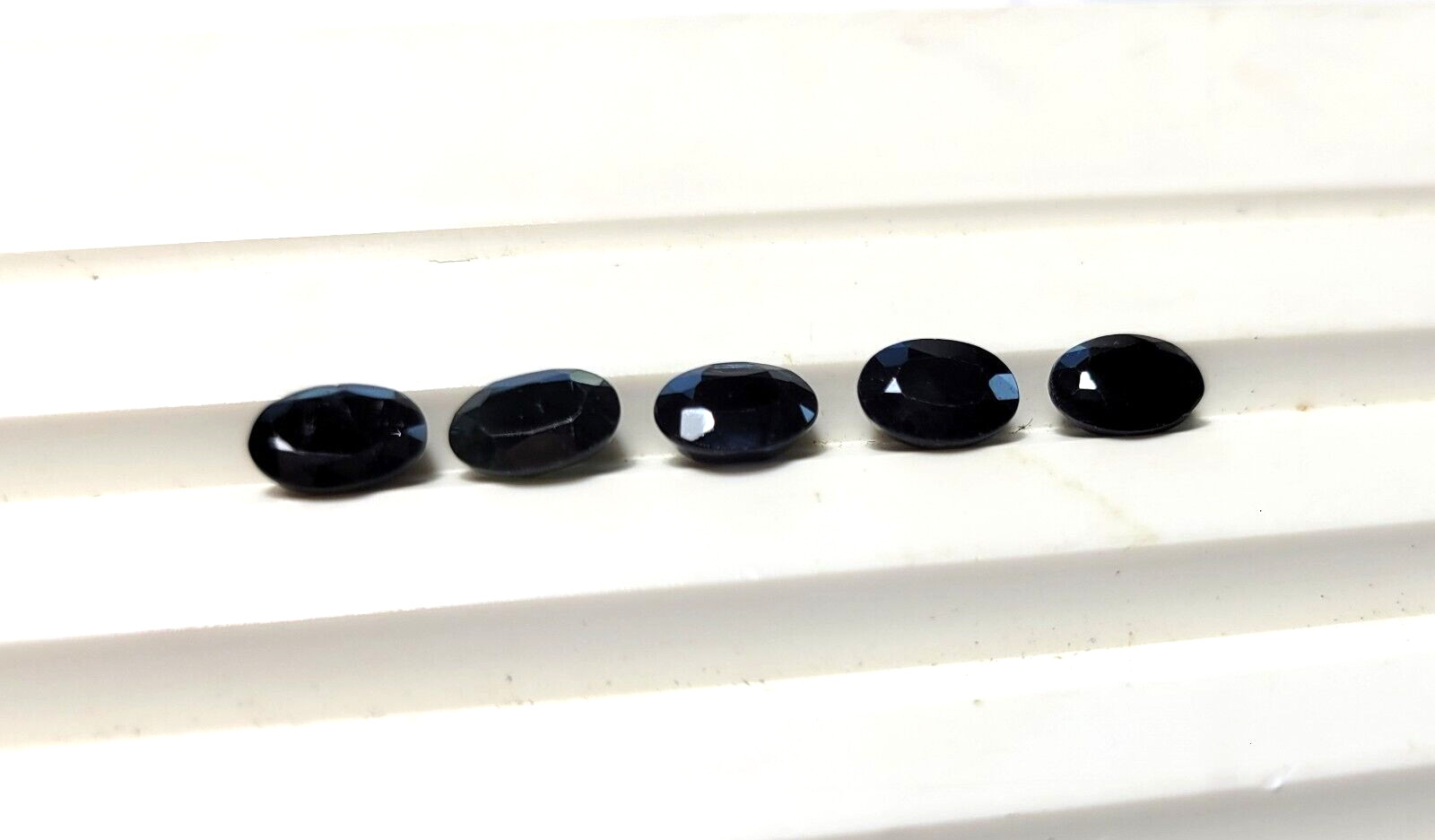 5.40 Carats Blue Sapphire 5 Pieces Oval Shapes 6.9mm x 5mm Unset Gems