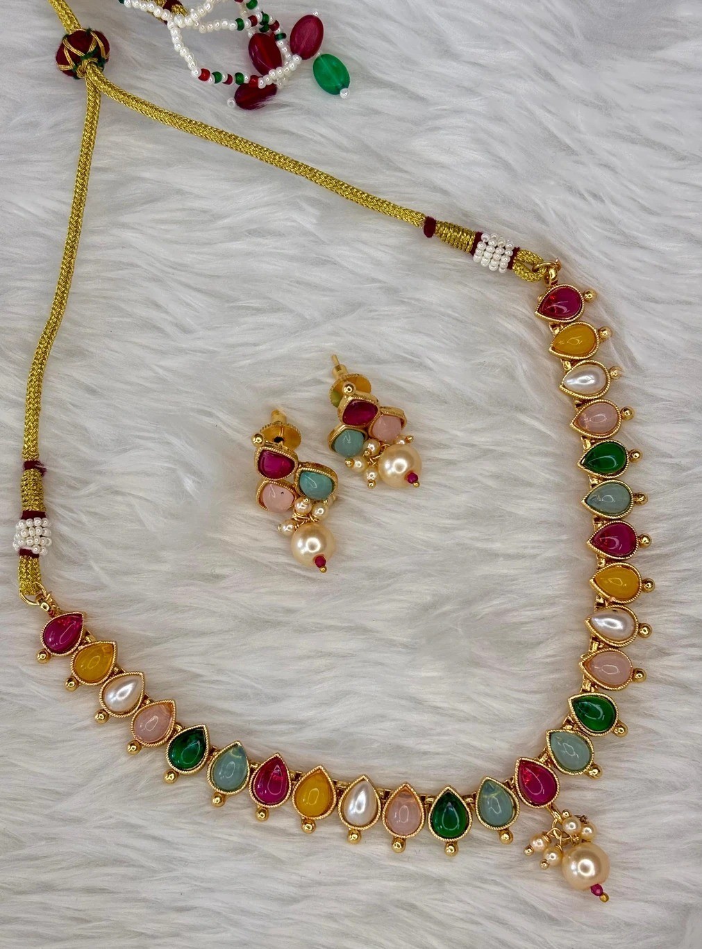 Mother of Pearl, Alloy Gold-plated Multicolor Jewel Set (Pack of 1)