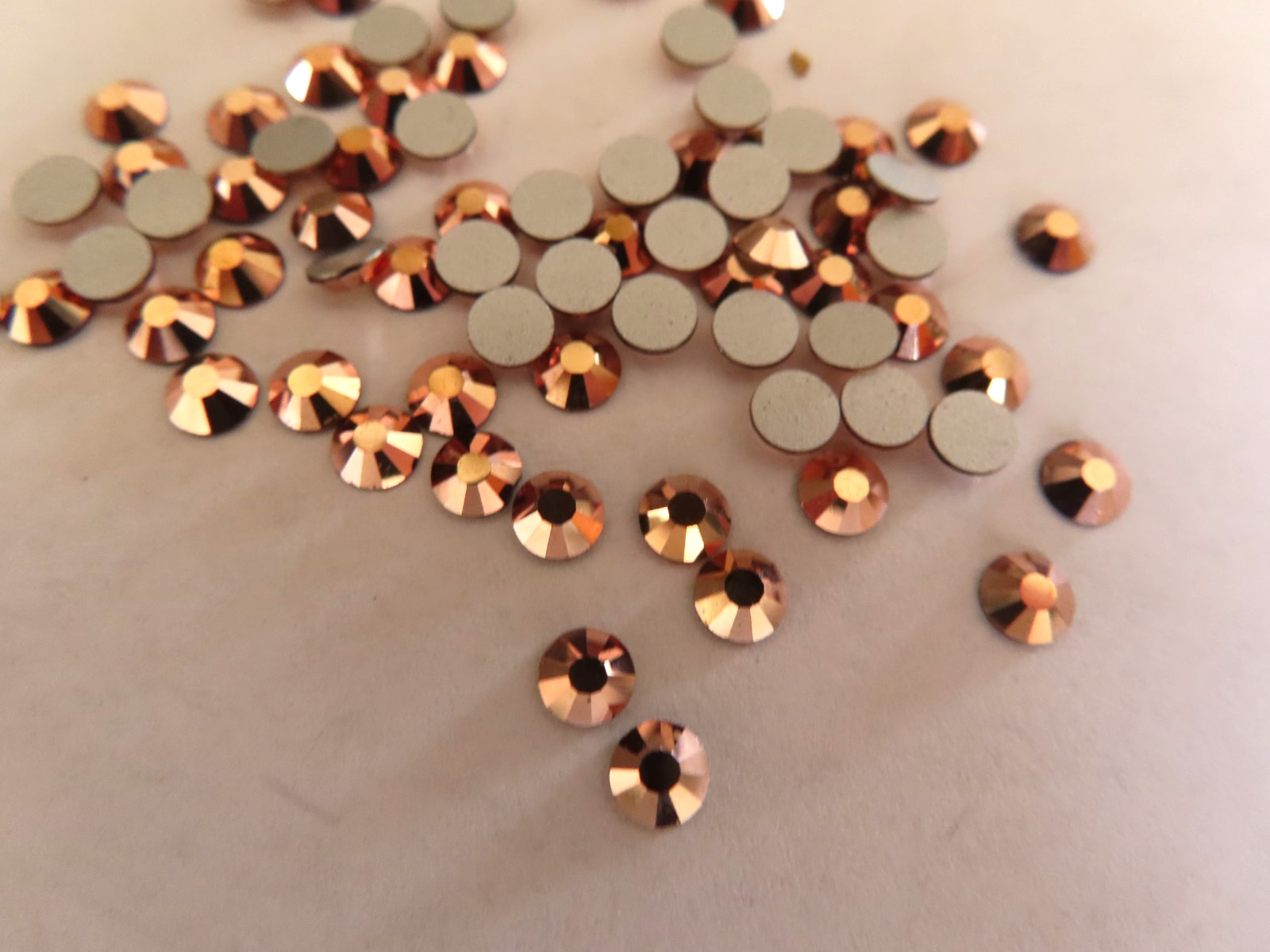 72 Preciosa VIVA 12 Flatbacks 16ss Capri Gold/foiled.
