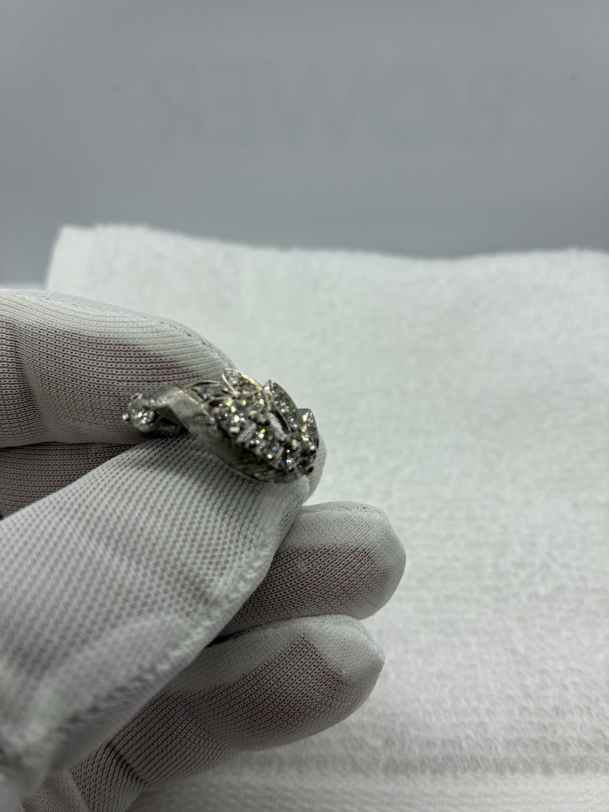 LADIES 14K WHITE GOLD DIAMOND RIGHT HAND RING UNIQUE LEAF/FEATHER DESIGN