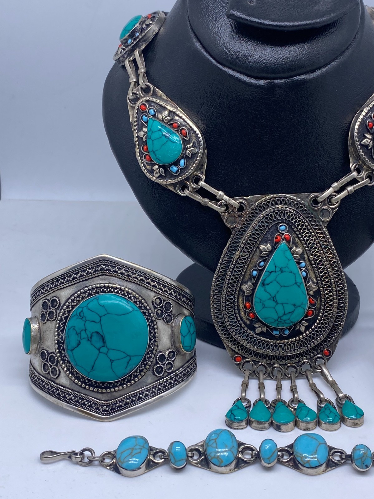Beautiful set of jewelry Necklace,Bracelets
