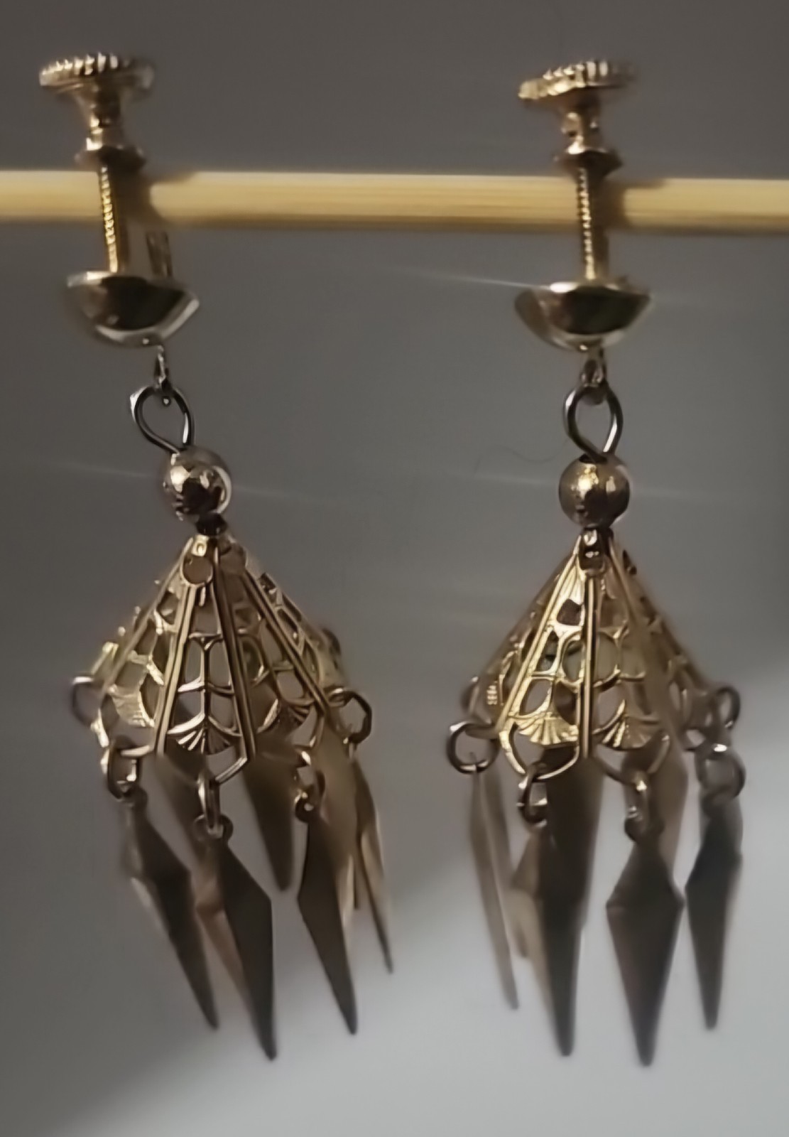 Goldtone Filigree Basket Weave Chandelier Dangle Earrings Screwback Vtg ’40-50s