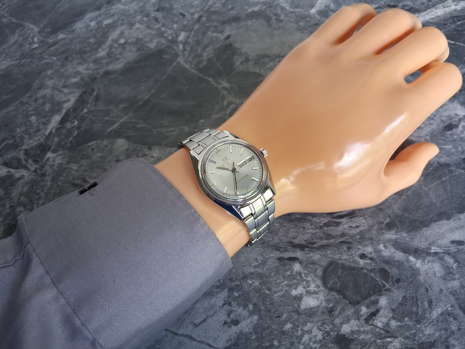 Serviced 1976 Timex Q Quartz Electric Silver Dial Mens Vintage Day Date Watch