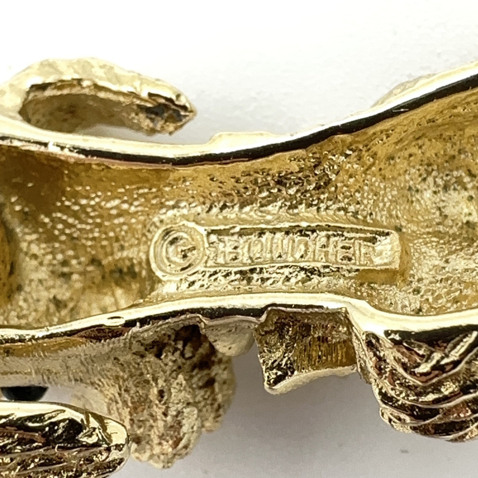 BOUCHER vintage dog brooch – gold-tone sitting poodle w/ bow pin – 7702P signed