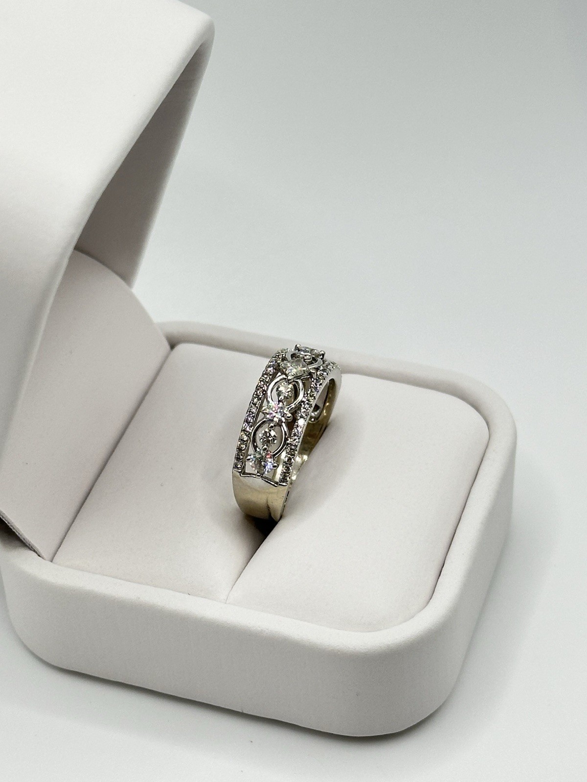 Kay’s The LEO First Light Natural Diamond Anniversary Band Ring 14k White Gold