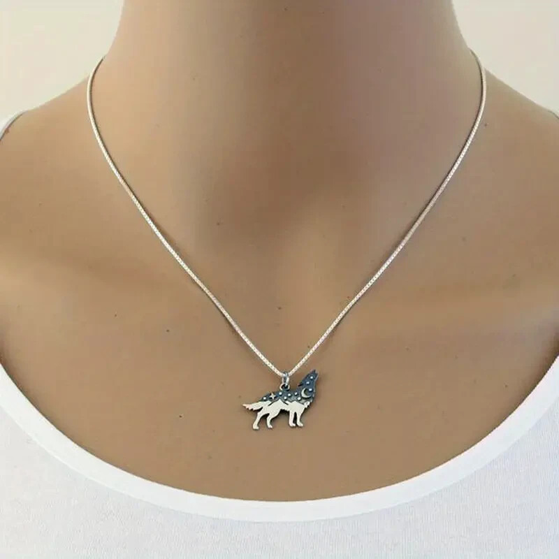 Vintage Wolf Howling Pendant Necklace – Silver Plated, Zinc Alloy, Nature